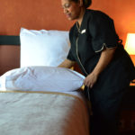 femme-de-chambre-hotel-le-louvre